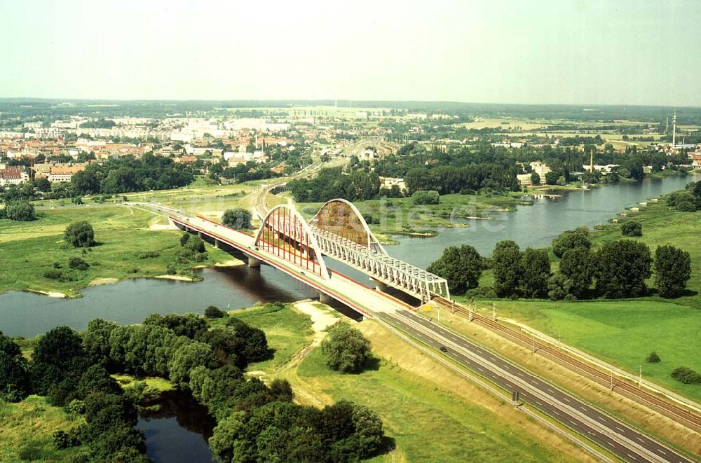 Luftbild Wittenberg / BRB - Neue Elbbrücke am südlichen Stadtrrand von Wittenberg / BRB