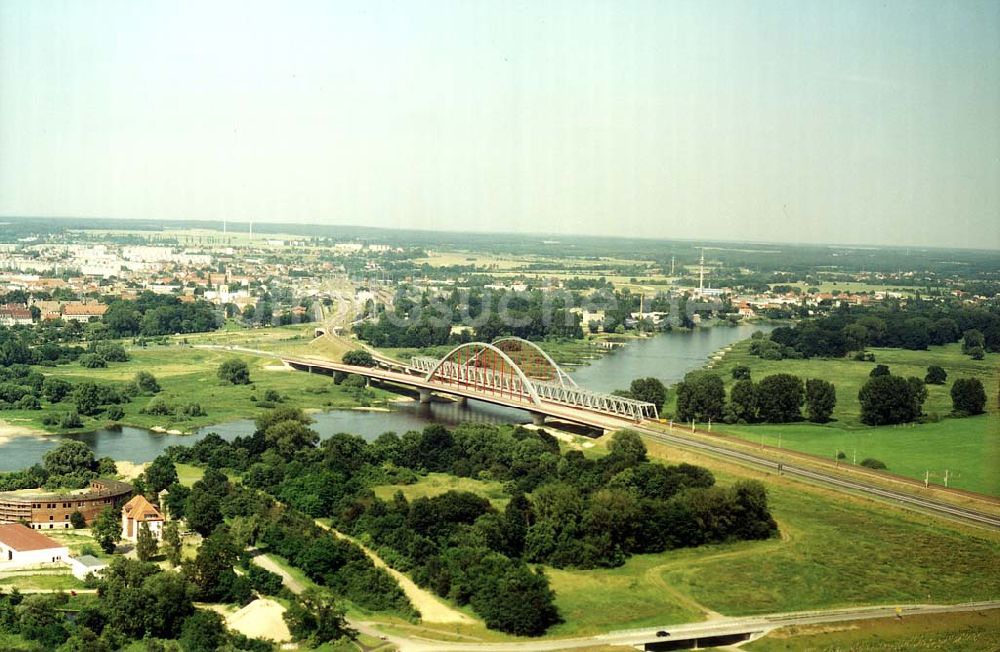 Luftaufnahme Wittenberg / BRB - Neue Elbbrücke am südlichen Stadtrrand von Wittenberg / BRB