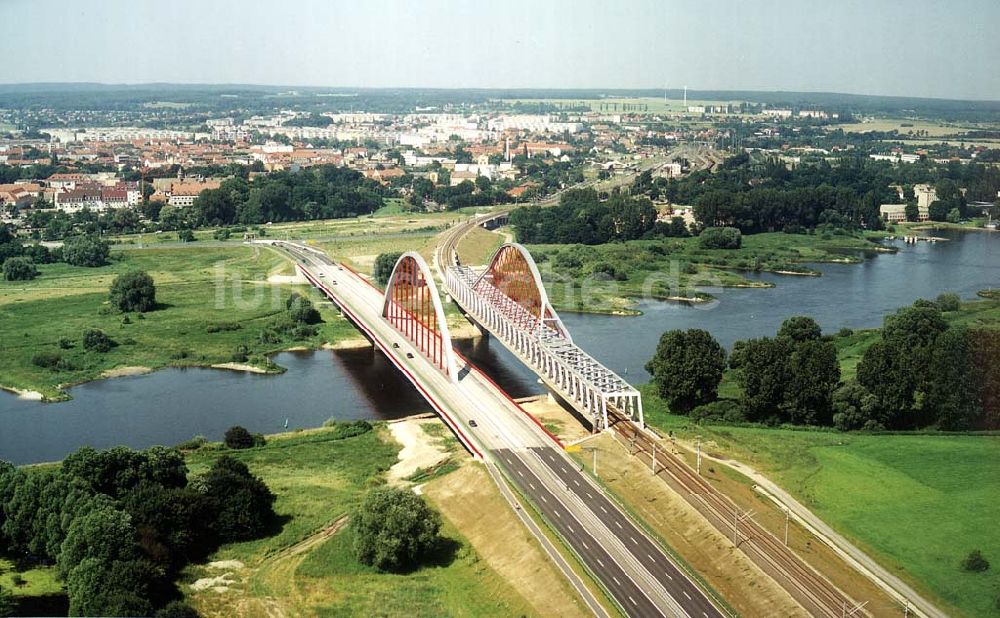 Luftaufnahme Wittenberg - Neue Elbbrücke am südlichen Stadtrrand von Wittenberg / BRB