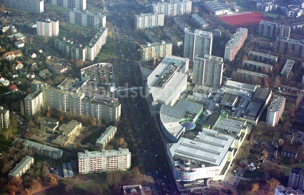 Berlin - Grophiusstadt aus der Vogelperspektive: Neue Erweiterungsbaustelle an den Gropiuspassagen in der Gropiusstadt in Berlin - Neuköln