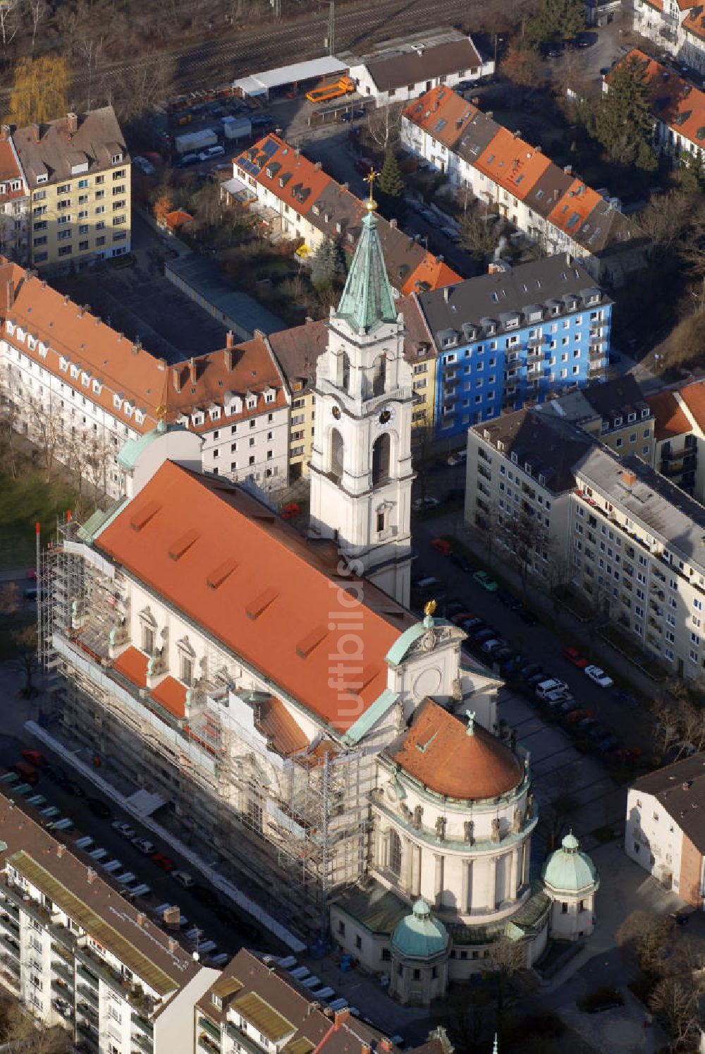 Luftaufnahme München - Neue Pfarrkirche St. Margaret