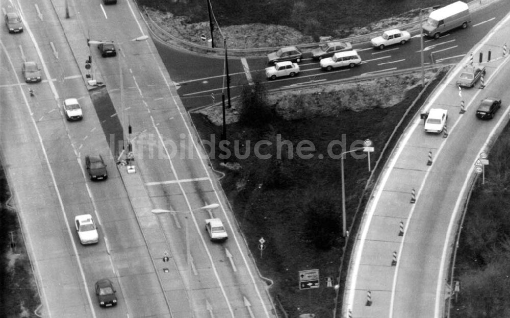 Schönefeld aus der Vogelperspektive: neue Schönefelder Autobahnzufahrt 07.05.1992