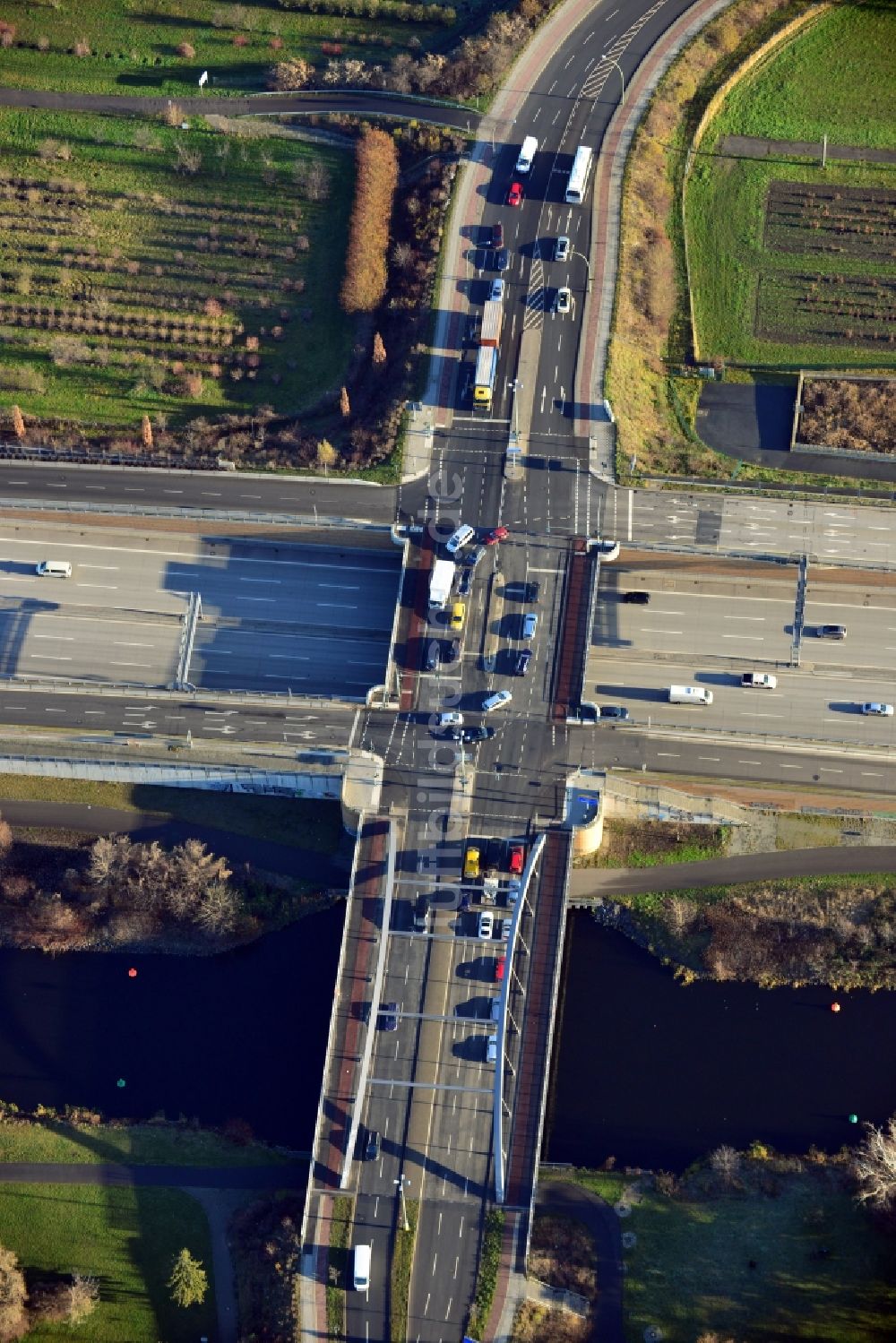 Luftaufnahme Berlin OT Britz - Neue Späthbrücke im Ortsteil Britz in Berlin