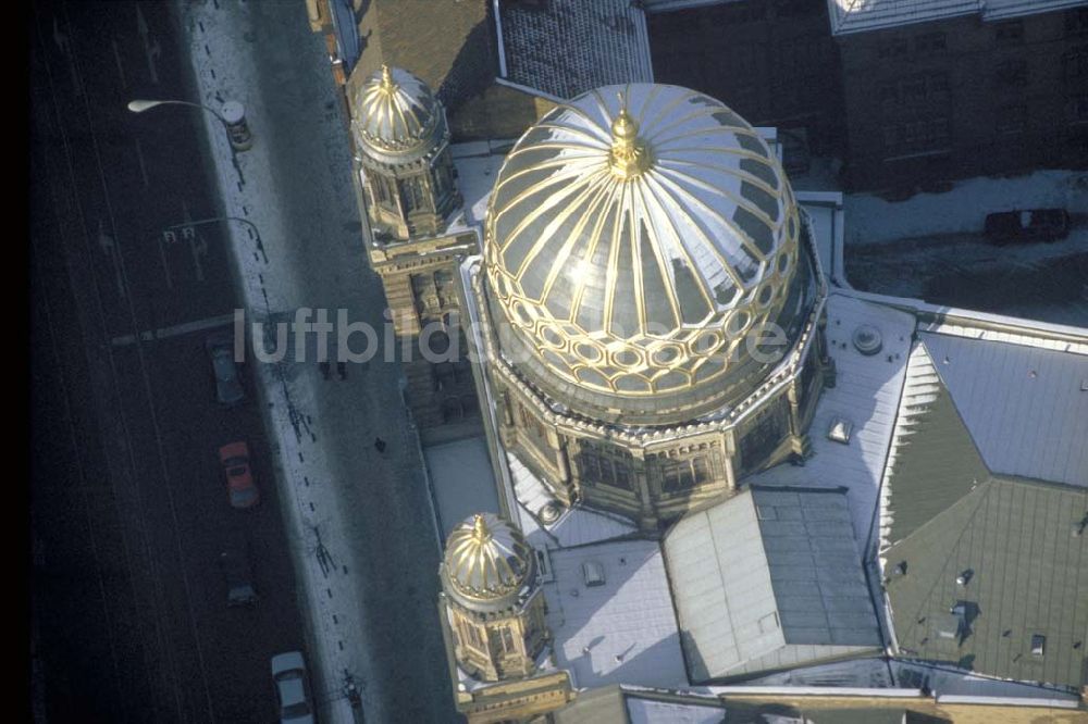 Luftaufnahme Berlin - Neue Synagoge in der Oranienburger Straße im Winter.