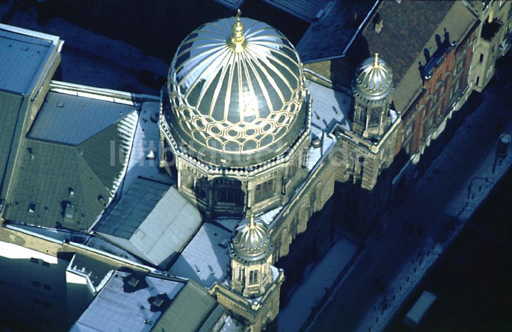 Berlin von oben - Neue Synagoge in der Oranienburger Straße im Winter.