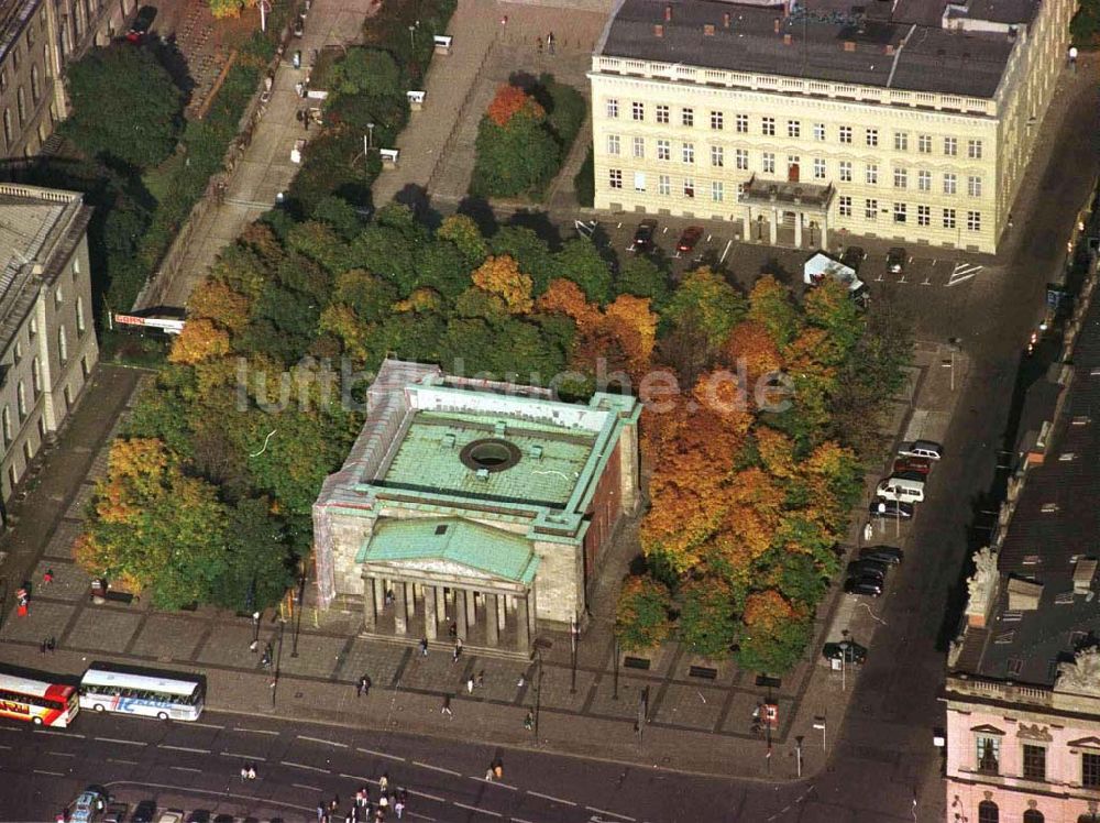 Berlin aus der Vogelperspektive: Neue Wache / Jede Verwendung nur mit Urheberangabe: Foto: LUFTBILD & PRESSEFOTO/Robert Grahn und Belegzusendung bei Drucken statthaft !!