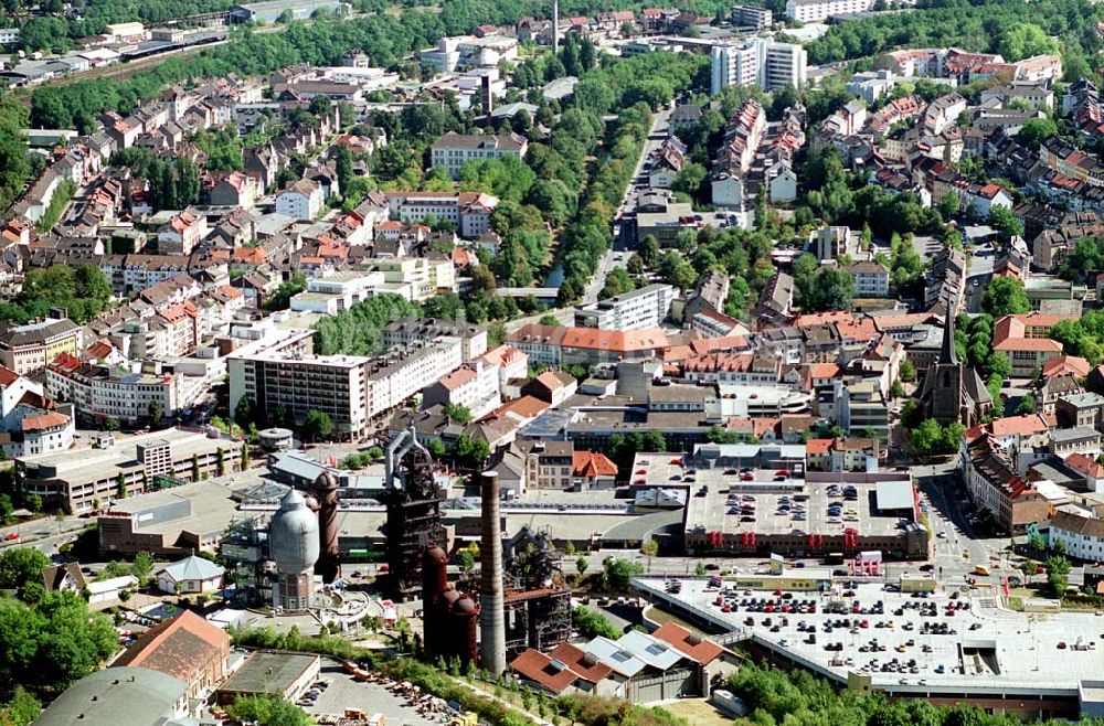 Neuenkirchen / Saarland von oben - Neuenkirchen / Saarland Blick auf das Stadtzentrum von Neuenlirchen im Saarland mit Sicht auf das Saarpark-Center (ECE-Center) 03