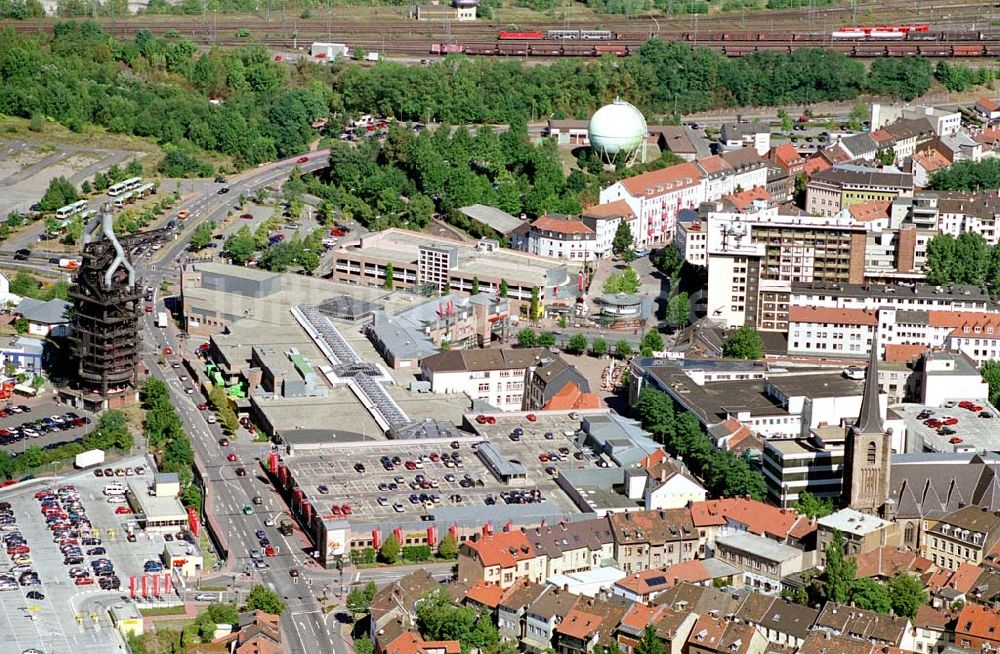 Neuenkirchen / Saarland von oben - Neuenkirchen / Saarland Blick auf das Stadtzentrum von Neuenlirchen im Saarland mit Sicht auf das Saarpark-Center (ECE-Center) 03