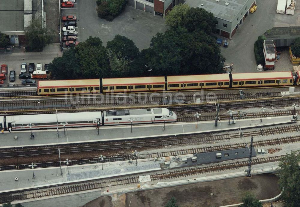 Berlin von oben - Neuer S-Bahnzug der Baureihe 481 (DWA-AG) im Berliner Stadtzentrum 18.09.1997