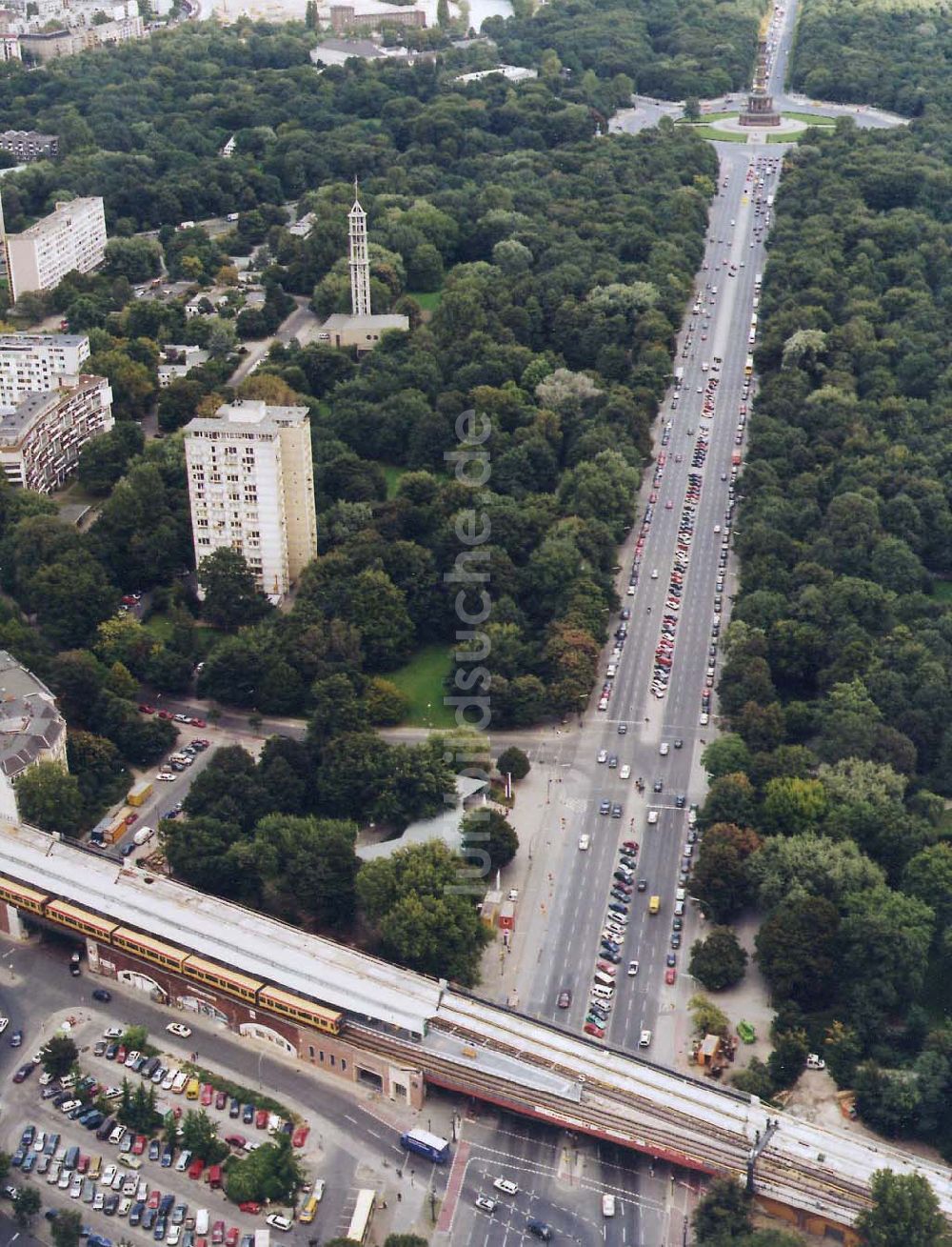 Berlin aus der Vogelperspektive: Neuer S-Bahnzug der Baureihe 481 (DWA-AG) im Berliner Stadtzentrum 18.09.1997