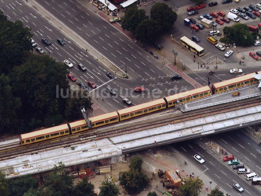 Luftaufnahme Berlin - Neuer S-Bahnzug der Baureihe 481 (DWA-AG) im Berliner Stadtzentrum 18.09.1997