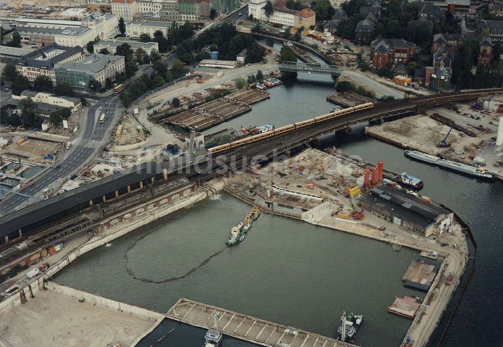 Berlin von oben - Neuer S-Bahnzug der Baureihe 481 (DWA-AG) im Berliner Stadtzentrum 18.09.1997