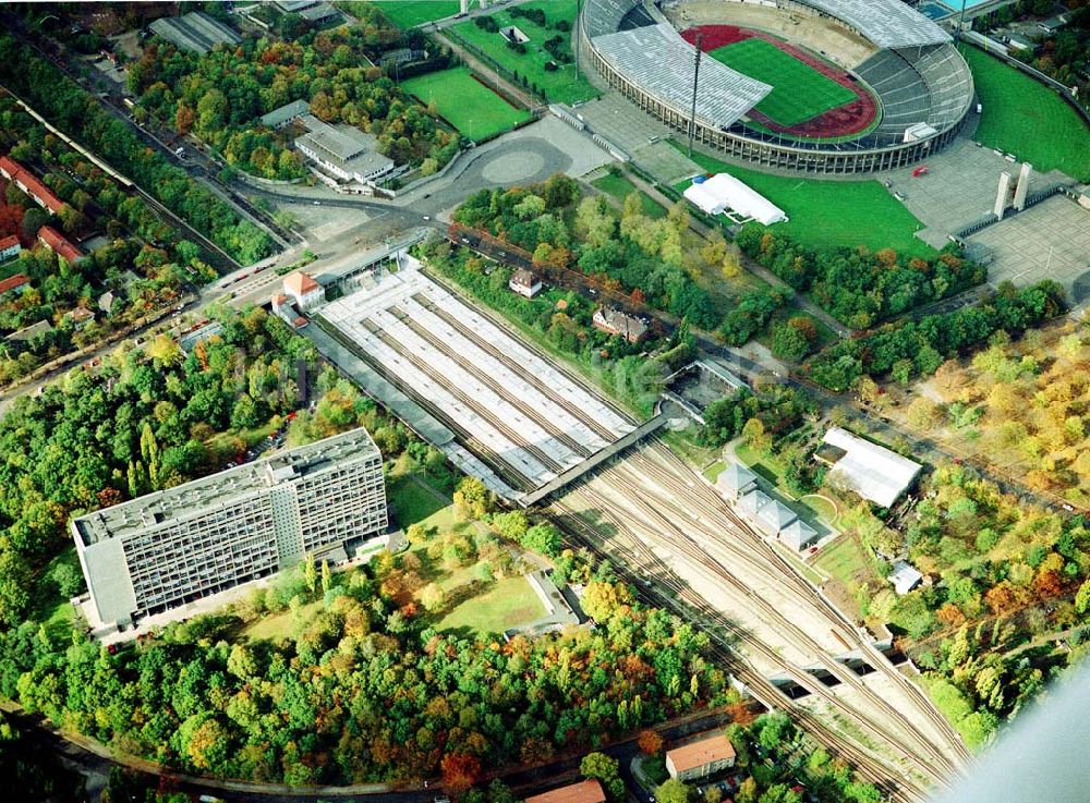 Berlin - Charlottenburg aus der Vogelperspektive: Neuer Fernbahnhof am Berliner Olympiastadion in Berlin - Charlottenburg.