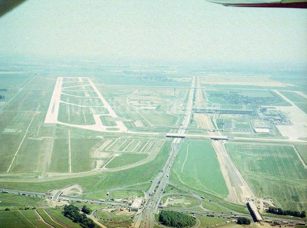 Leipzig - Schkeuditz von oben - Neuer Flughafen Leipzig - Schkeuditz