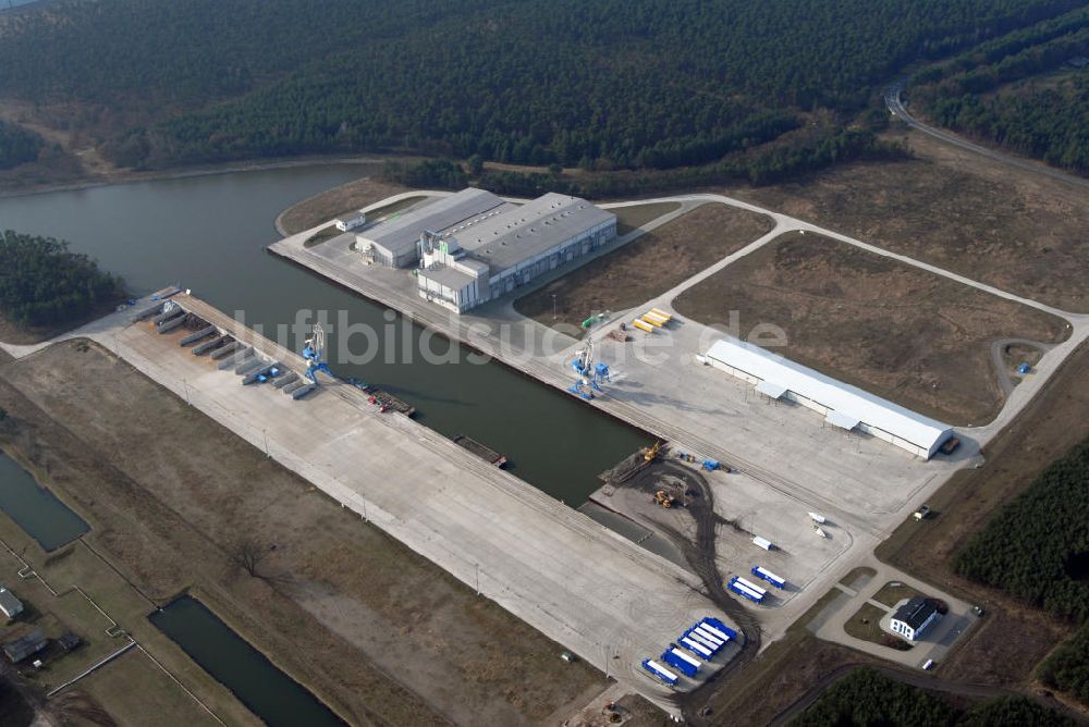 Schwedt / Oder aus der Vogelperspektive: Neuer Hafen Schwedt / Oder in Brandenburg