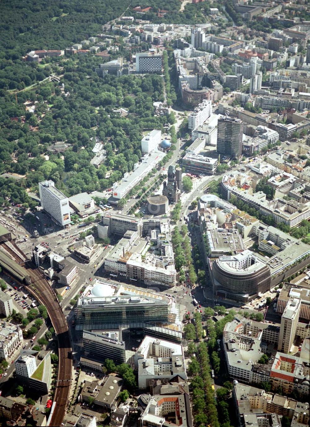 Luftbild Berlin - Charlottenburg - Neuerbautes Kranzlereck am Berliner Kurfürstendamm in Berlin - Charlottenburg.