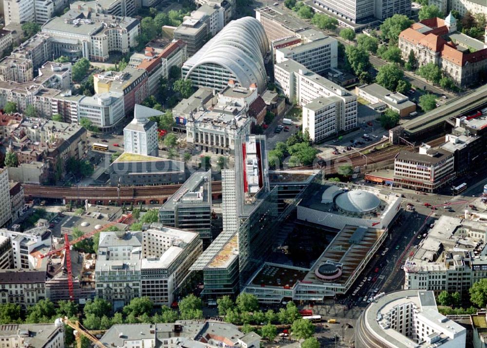 Berlin aus der Vogelperspektive: Neuerbautes Kranzlereck der DIFA am Berliner Kurfürstendamm in Berlin - Charlottenburg. 08.07.02