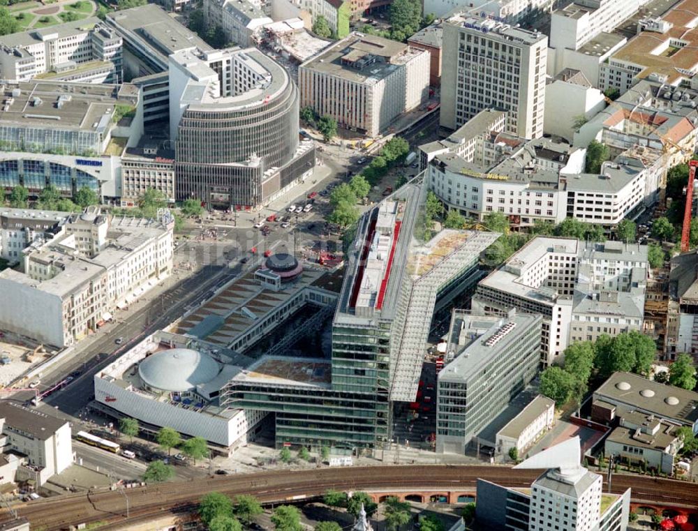 Berlin aus der Vogelperspektive: Neuerbautes Kranzlereck der DIFA am Berliner Kurfürstendamm in Berlin - Charlottenburg. 08.07.02