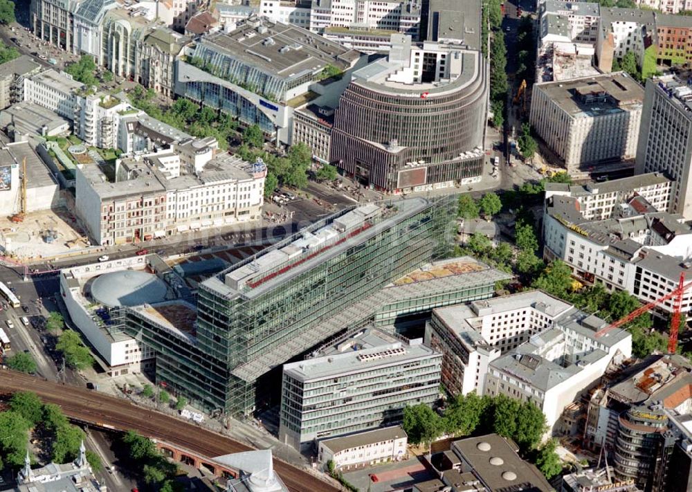 Berlin aus der Vogelperspektive: Neuerbautes Kranzlereck der DIFA am Berliner Kurfürstendamm in Berlin - Charlottenburg. 08.07.02