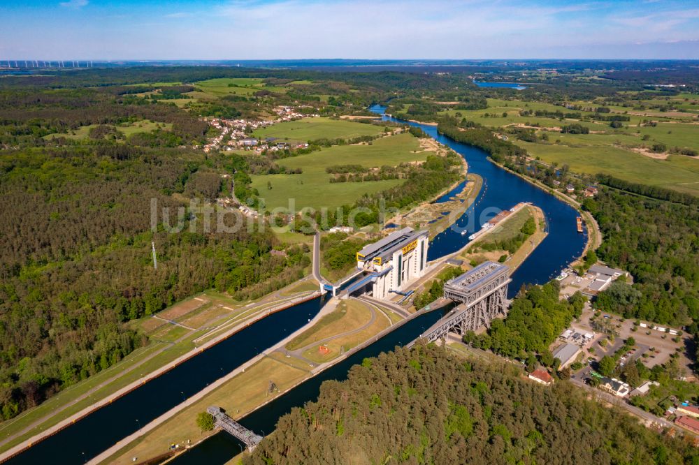 Luftbild Niederfinow - Neues und altes Schiffshebewerk Niederfinow am Oder-Havel-Kanal im Bundesland Brandenburg
