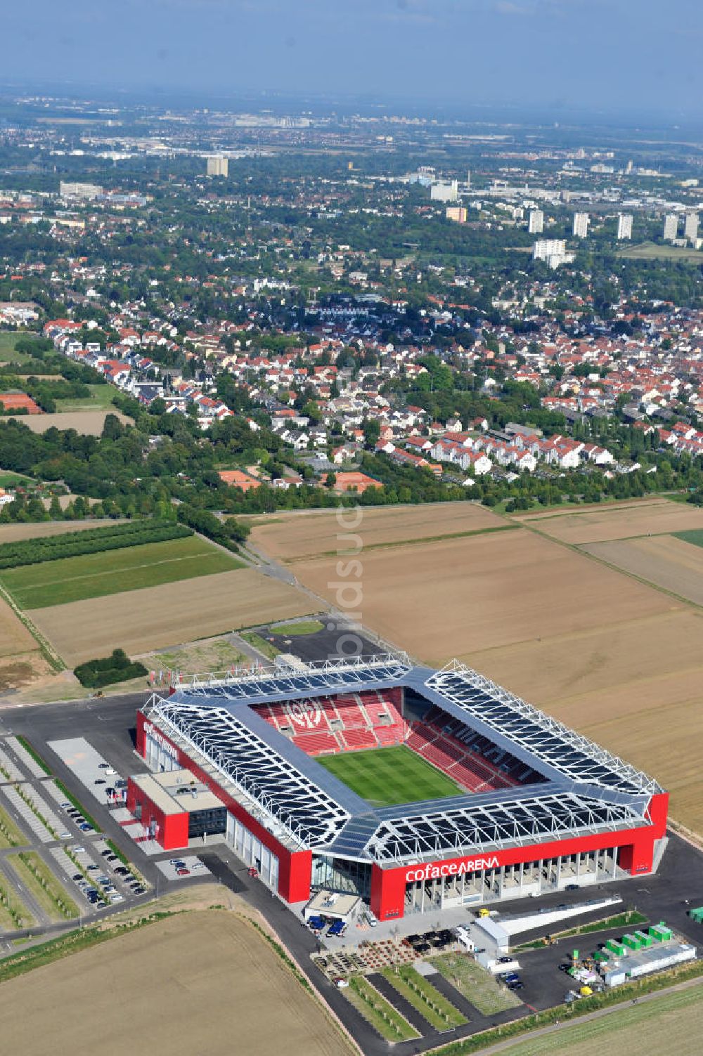 Mainz von oben - Neues eingeweihtes Fußball- Stadion Coface-Arena in Mainz