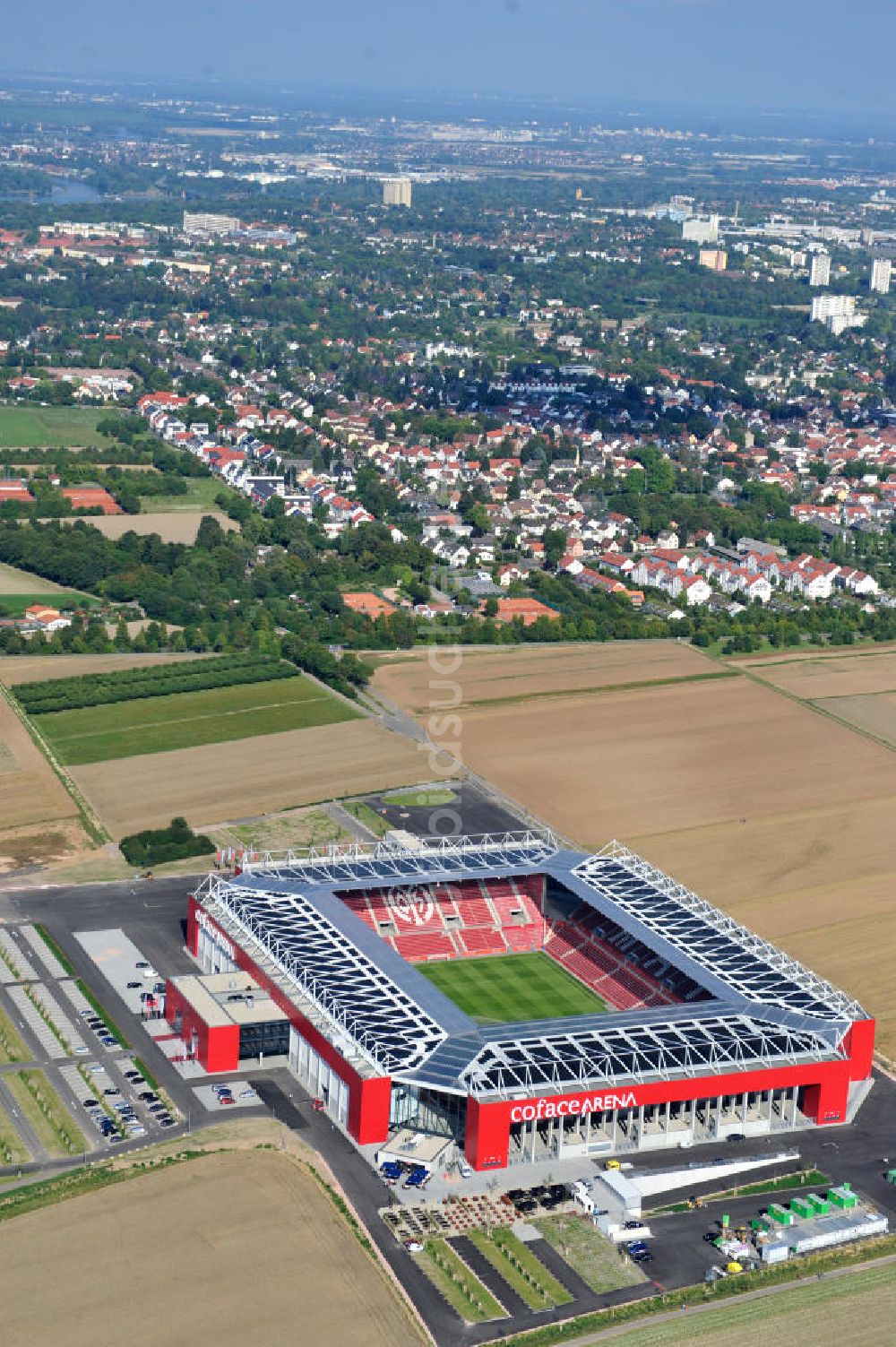 Mainz aus der Vogelperspektive: Neues eingeweihtes Fußball- Stadion Coface-Arena in Mainz