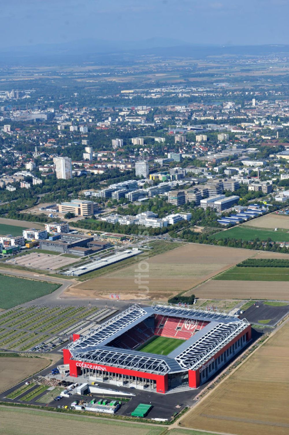 Mainz aus der Vogelperspektive: Neues eingeweihtes Fußball- Stadion Coface-Arena in Mainz