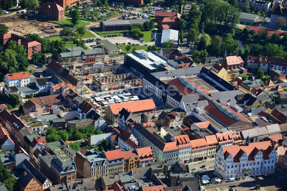 Wittenberg aus der Vogelperspektive: Neues Einkaufszentrums Arsenal in der Innensatdt von Wittenberg in Sachsen-Anhalt