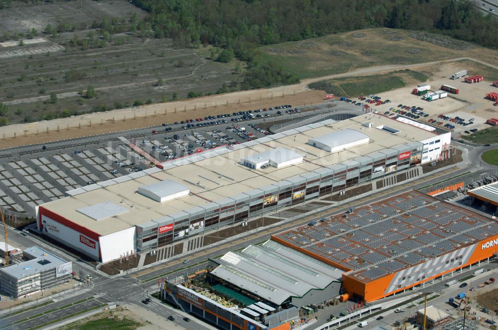 MÜNCHEN von oben - Neues Möbelhauses Höffner an der Hans-Steinkohl-Strasse im Südwesten Münchens