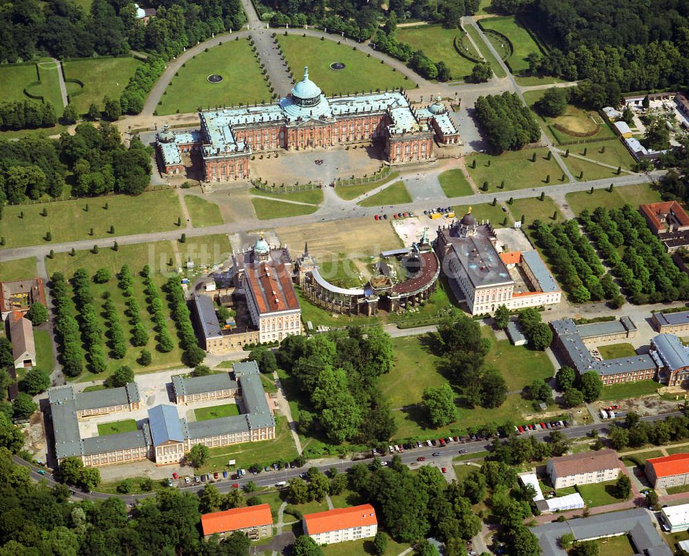 Potsdam aus der Vogelperspektive: Neues Palais und die Communs in Potsdam