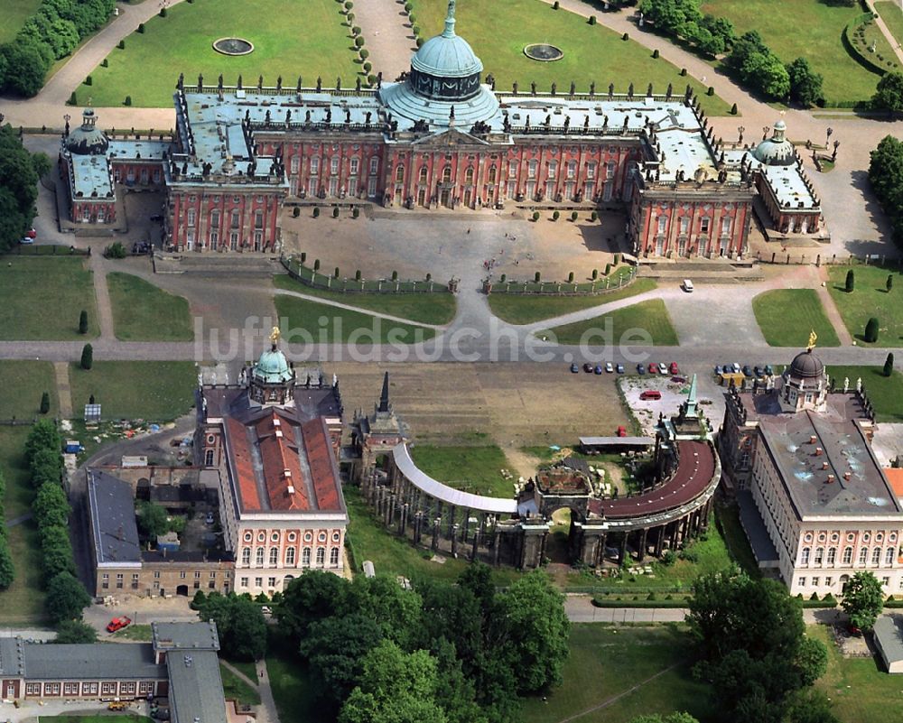 Luftaufnahme Potsdam - Neues Palais und die Communs in Potsdam