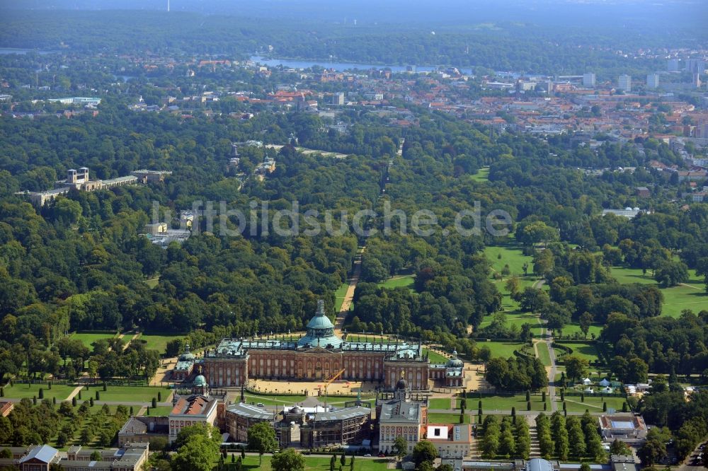 Luftbild Potsdam - Neues Palais und die Communs in Potsdam