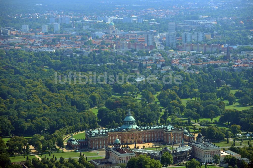 Potsdam aus der Vogelperspektive: Neues Palais und die Communs in Potsdam