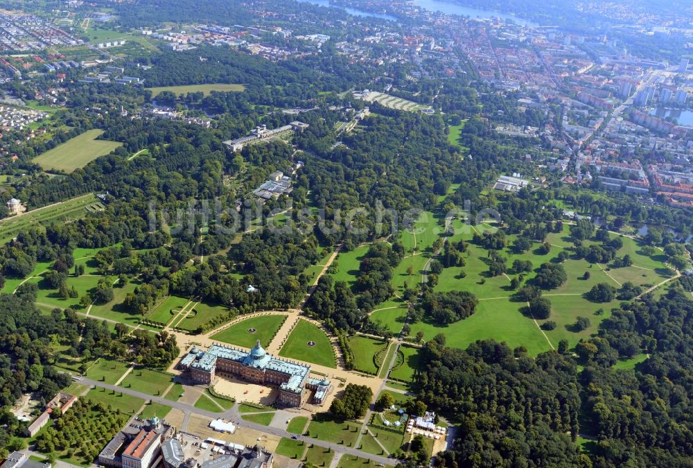 Potsdam aus der Vogelperspektive: Neues Palais und die Communs in Potsdam