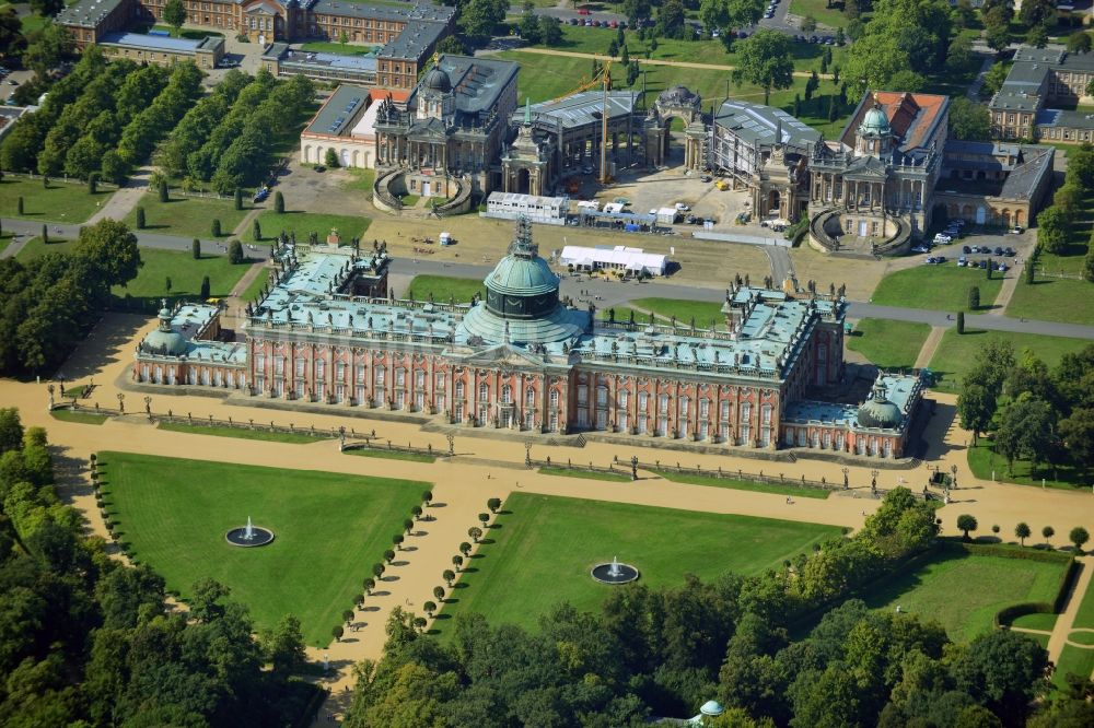 Luftbild Potsdam - Neues Palais und die Communs in Potsdam