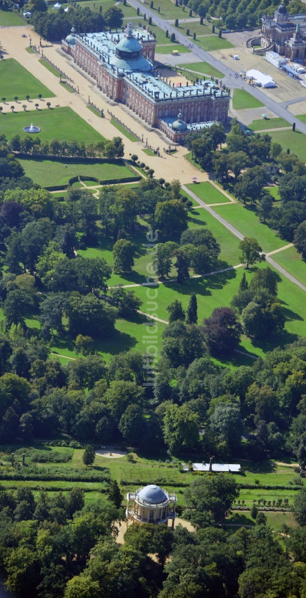 Luftaufnahme Potsdam - Neues Palais und die Communs in Potsdam