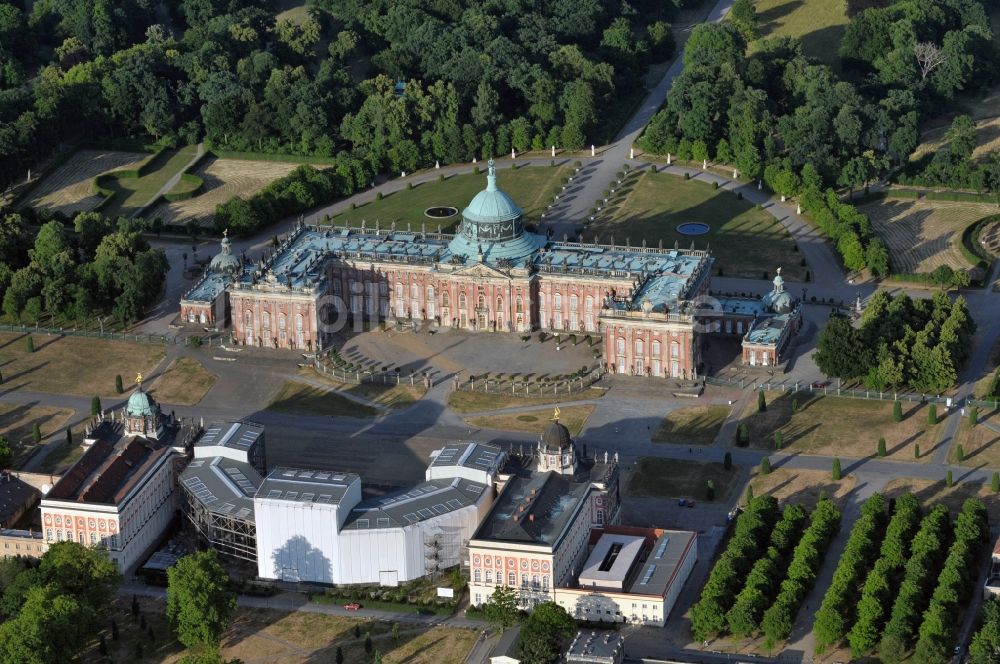 Potsdam aus der Vogelperspektive: Neues Palais und die Communs in Potsdam im Bundesland Brandenburg