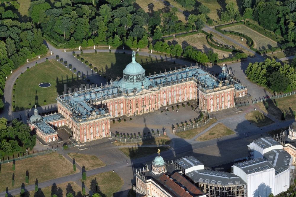 Luftaufnahme Potsdam - Neues Palais und die Communs in Potsdam im Bundesland Brandenburg