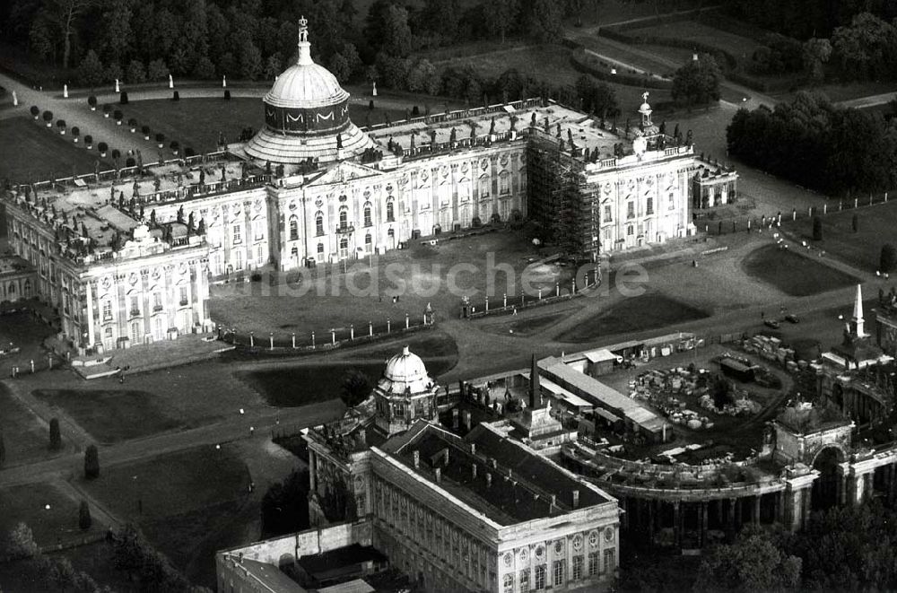 Luftbild Potsdam - Neues Palais im Park von Sanssouci.