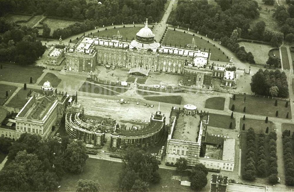 Luftaufnahme Potsdam - 27.06.1993 Neues Palais, Potsdam