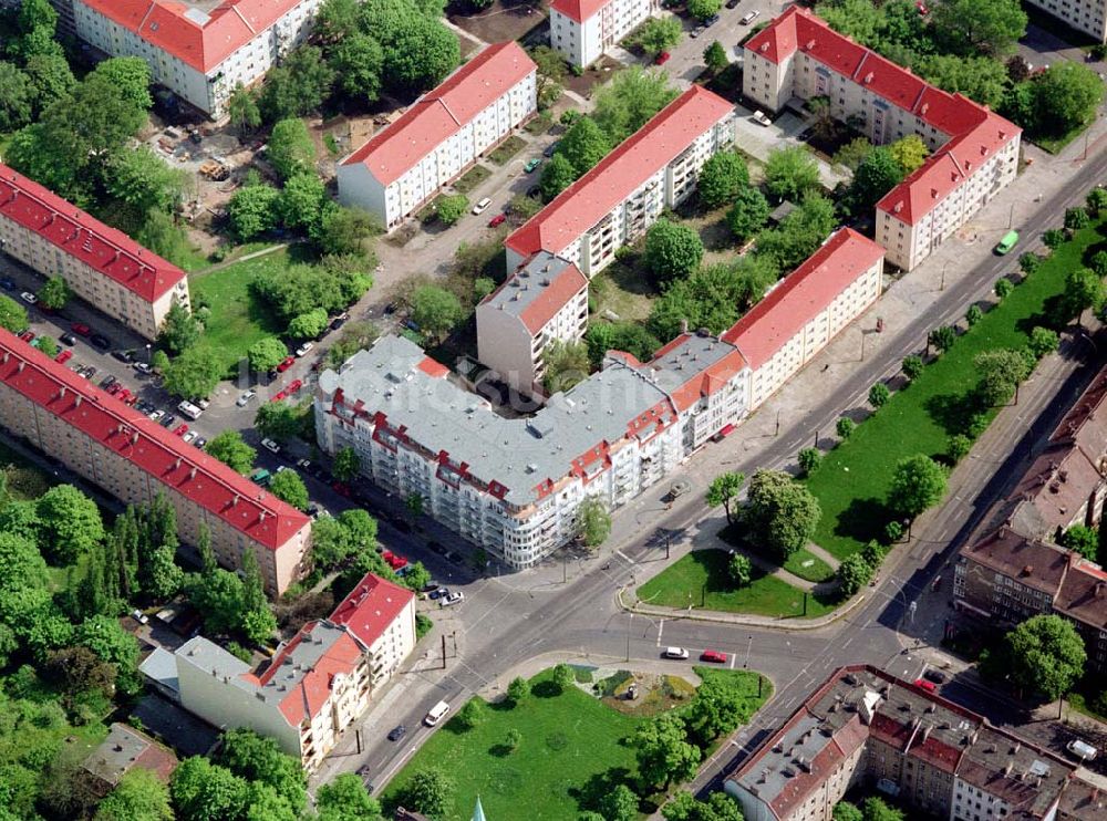 Berlin - Lichtenberg aus der Vogelperspektive: Neues Pflege- und Seniorenheim an der Möllendorfstraße in Berlin - Lichtenberg.