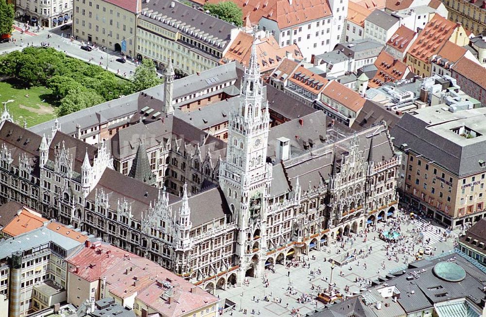 Luftaufnahme München/ Bayern - Neues Rathaus am Marienplatz