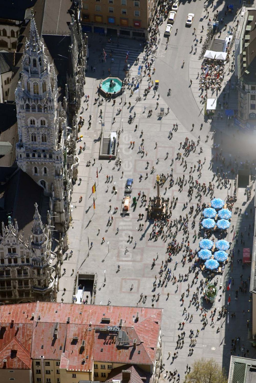 München aus der Vogelperspektive: Neues Rathaus am Marienplatz im Stadtzentrum von München