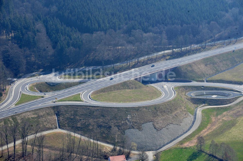 Luftbild Uslar - Neugebaute Umgehungsstraße B241 mit Talbrücke Volpriehausen nahe Uslar in Niedersachsen