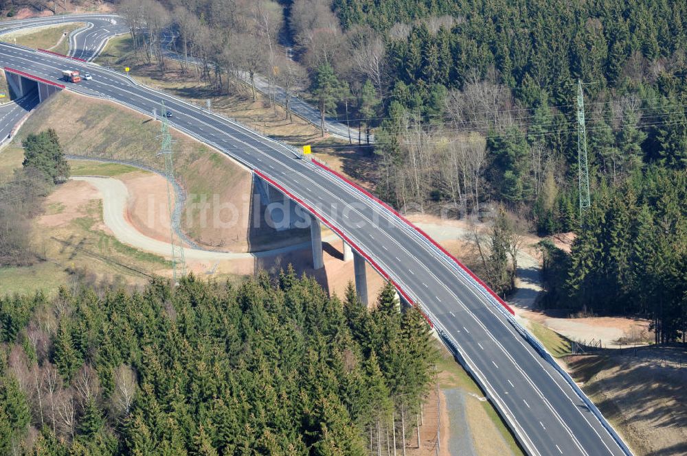 Luftbild Uslar - Neugebaute Umgehungsstraße B241 mit Talbrücke Volpriehausen nahe Uslar in Niedersachsen