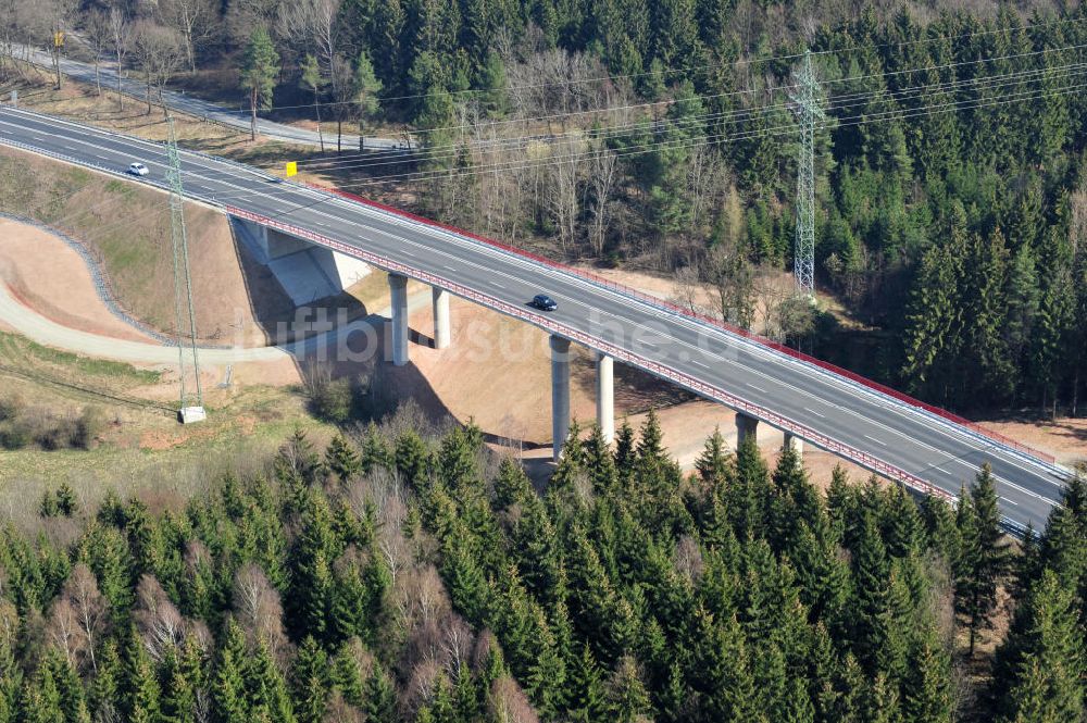 Luftaufnahme Uslar - Neugebaute Umgehungsstraße B241 mit Talbrücke Volpriehausen nahe Uslar in Niedersachsen