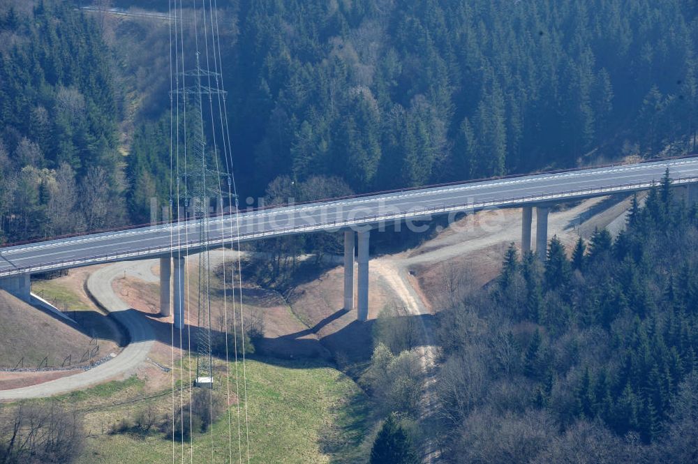 Uslar von oben - Neugebaute Umgehungsstraße B241 mit Talbrücke Volpriehausen nahe Uslar in Niedersachsen