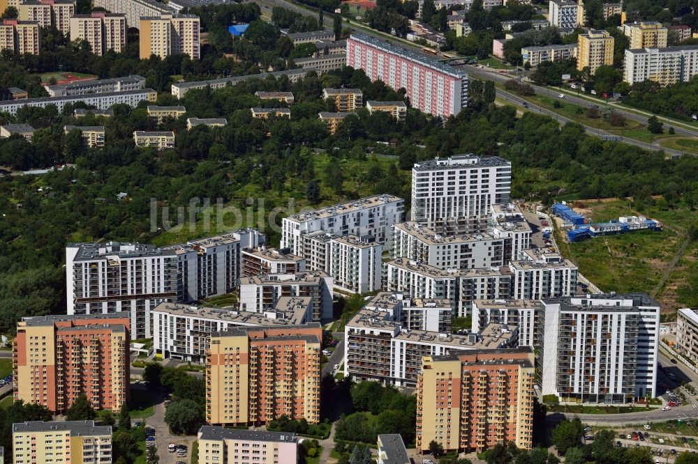 Luftbild Warschau - Neugebaute Wohnhausanlagen im Bezirk Praga Poludnie im Osten Warschaus in Polen