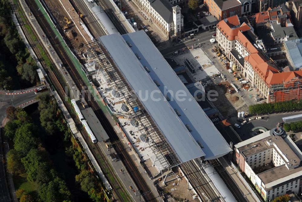 Erfurt aus der Vogelperspektive: Neugestaltung des Bahnhofsvorplatzes und Sanierung des Hotels Erfurter Hof