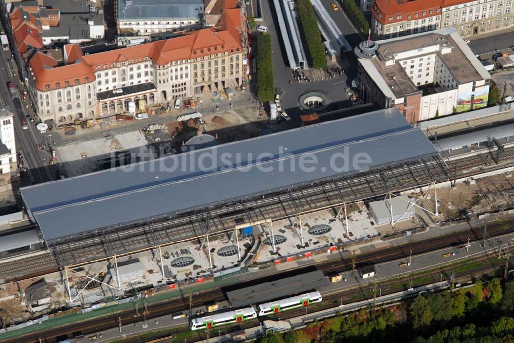 Erfurt aus der Vogelperspektive: Neugestaltung des Bahnhofsvorplatzes und Sanierung des Hotels Erfurter Hof